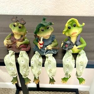 Yardworks Originals Frog Shelf Sitters with Dangling Legs Home Garden Decor